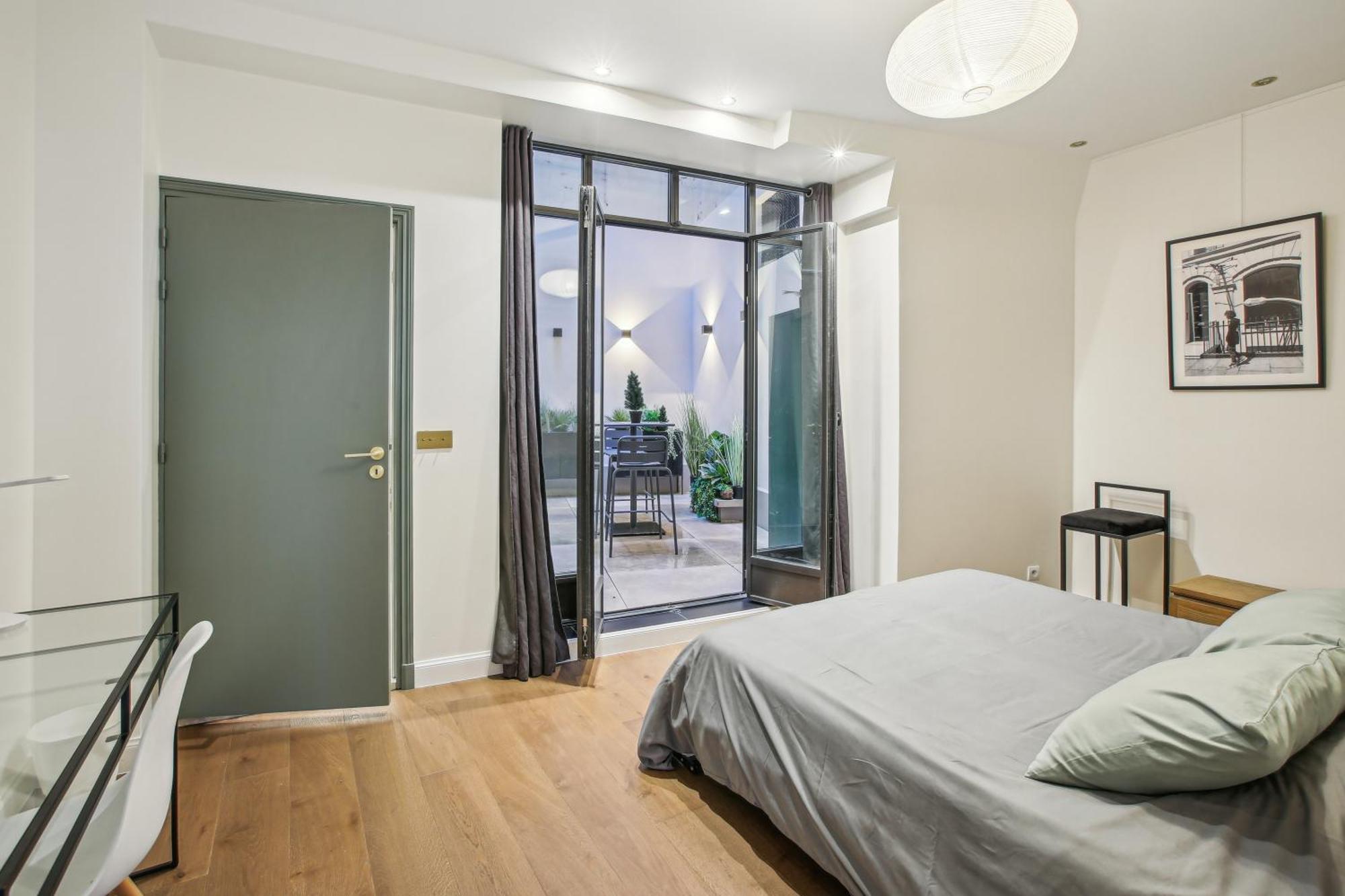 Luxury In The Heart Of St Germain A/c 3 Bedroom Outdoor Apartment Paris
